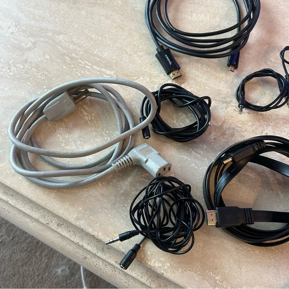 Universal Electronics Cable Set - Black, Gray